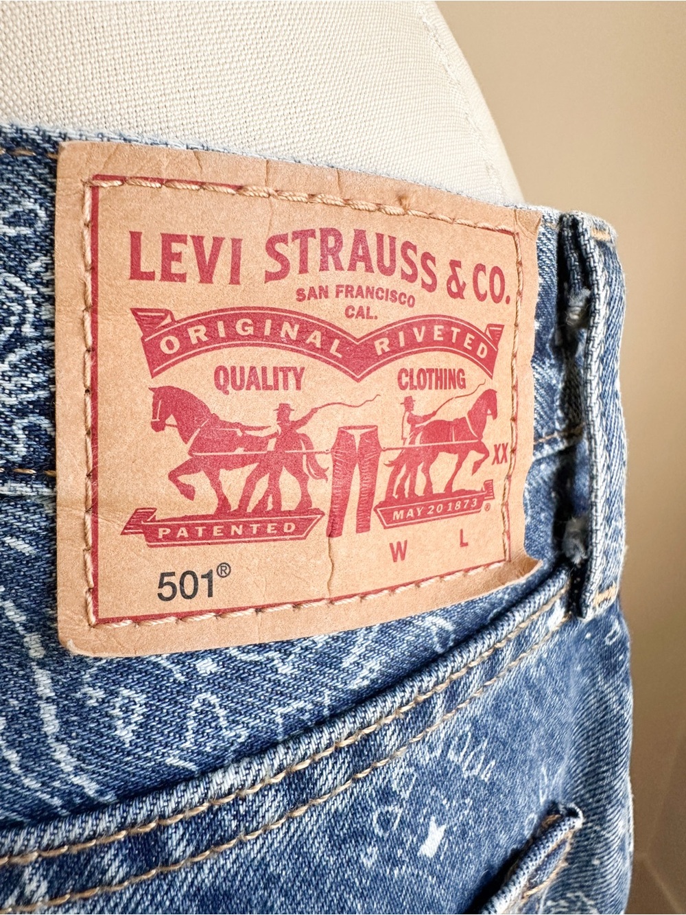 Levi’s 501 Blue Bandana Print Straight-Leg Jeans - Picture 5 of 9